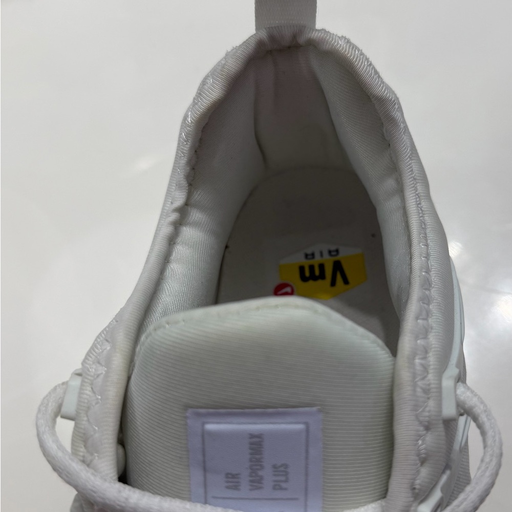 All-White Athletic Sneakers - Minimal Design AIR VAPORMAX PLUS - Picture 6 of 8